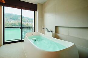 River Retreat GARAKU