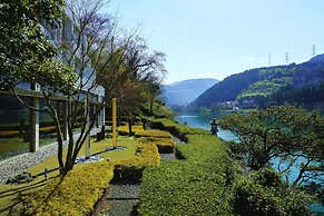 River Retreat GARAKU