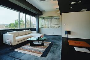 River Retreat GARAKU