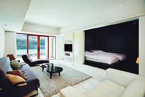 River Retreat GARAKU