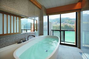 River Retreat GARAKU