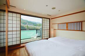 River Retreat GARAKU