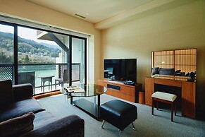 River Retreat GARAKU