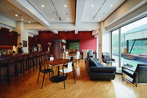 River Retreat GARAKU