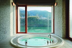 River Retreat GARAKU