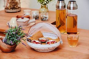 River Retreat GARAKU