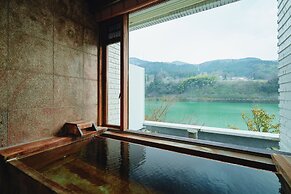 River Retreat GARAKU