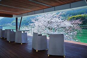 River Retreat GARAKU