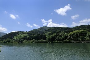 River Retreat GARAKU