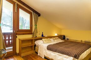Shatush Hotel
