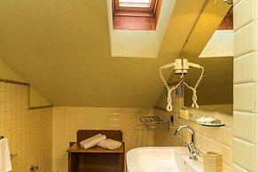 Shatush Hotel