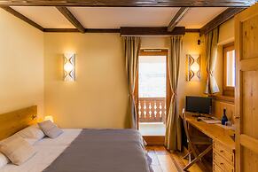 Shatush Hotel
