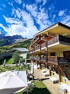 Shatush Hotel