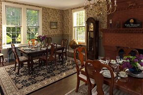 Yale Manor B&B and Yurt Glamping