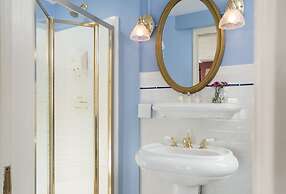 Yale Manor B&B and Yurt Glamping