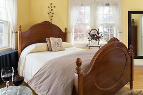 Yale Manor B&B and Yurt Glamping