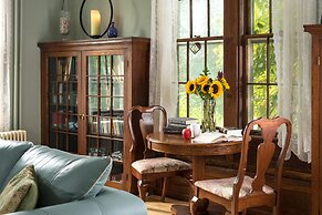 Yale Manor B&B and Yurt Glamping