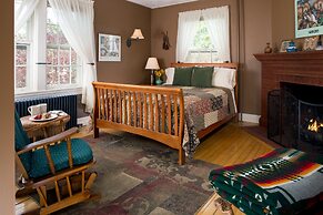 Yale Manor B&B and Yurt Glamping