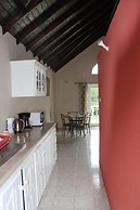 Buttercup Cottage Apartments