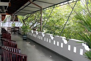 Hotel Happy Night & Restaurant