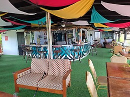 Las Cuevas Beach Lodge