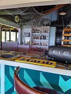 Las Cuevas Beach Lodge