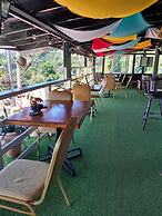 Las Cuevas Beach Lodge