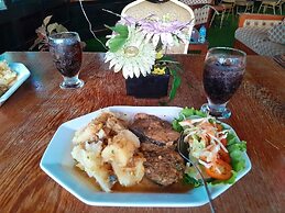 Las Cuevas Beach Lodge