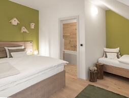 4 Trees Apartments by Adrez Living