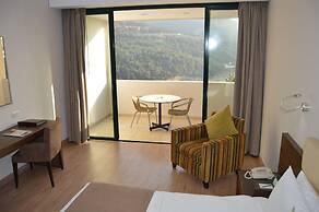Country Lodge Hotel & Resort