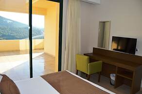 Country Lodge Hotel & Resort