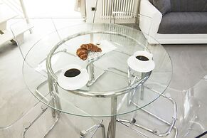 Alessia's Flat - Mac Mahon