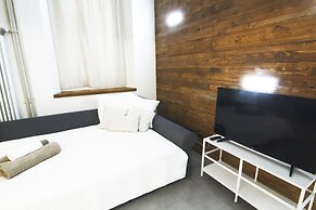 Alessia's Flat - Mac Mahon