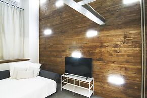 Alessia's Flat - Mac Mahon