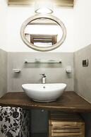 Alessia's Flat - Mac Mahon