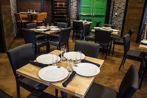 Cobblestone Hotel & Suites – Stevens Point