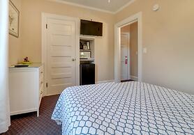 Carriage House Motel Cottages & Suites