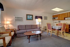 Carriage House Motel Cottages & Suites