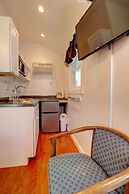 Carriage House Motel Cottages & Suites