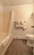 Carriage House Motel Cottages & Suites