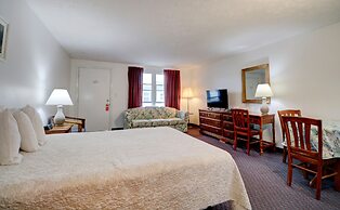 Carriage House Motel Cottages & Suites