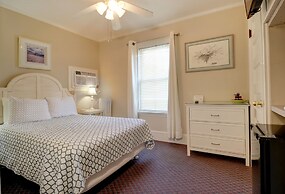 Carriage House Motel Cottages & Suites