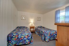 Carriage House Motel Cottages & Suites