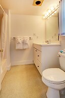Carriage House Motel Cottages & Suites