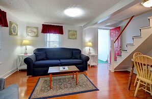 Carriage House Motel Cottages & Suites