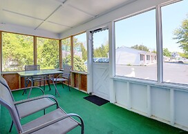 Carriage House Motel Cottages & Suites