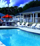 Carriage House Motel Cottages & Suites