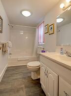 Carriage House Motel Cottages & Suites