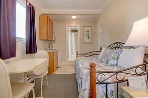 Carriage House Motel Cottages & Suites