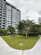 Baan Thew Talay Blue Sapphire